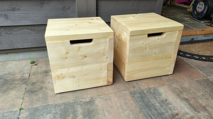 Houten krukjes